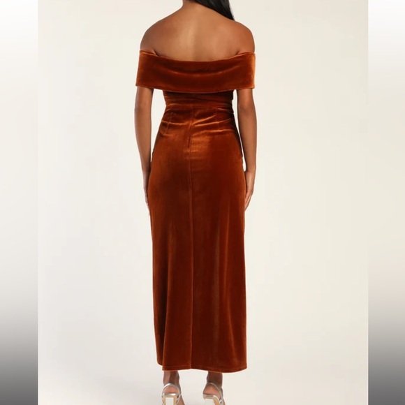 LuLu’s I’m Enchanted off the shoulder velvet dress - Picture 10 of 13